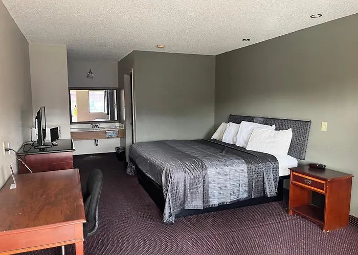 Hallmark Inn And Suites
