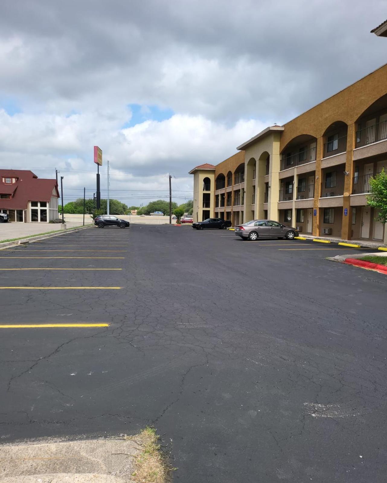 Hallmark And Motel *